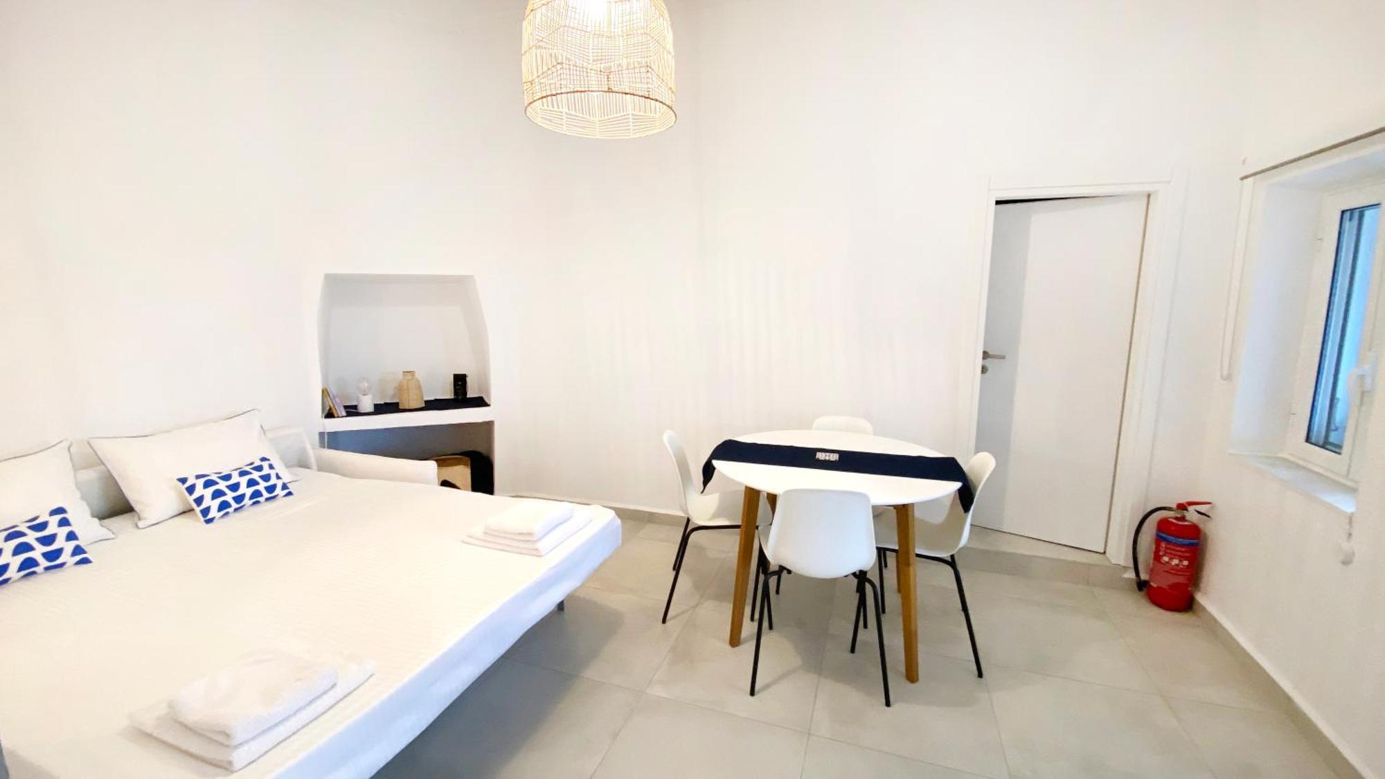 Loukia Studios & Suites Kini Eksteriør billede